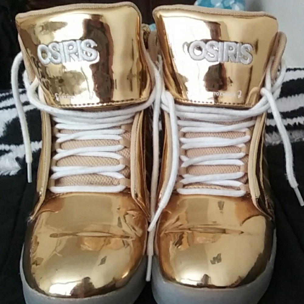 Gold OSIRIS high-tops size 5 in youth